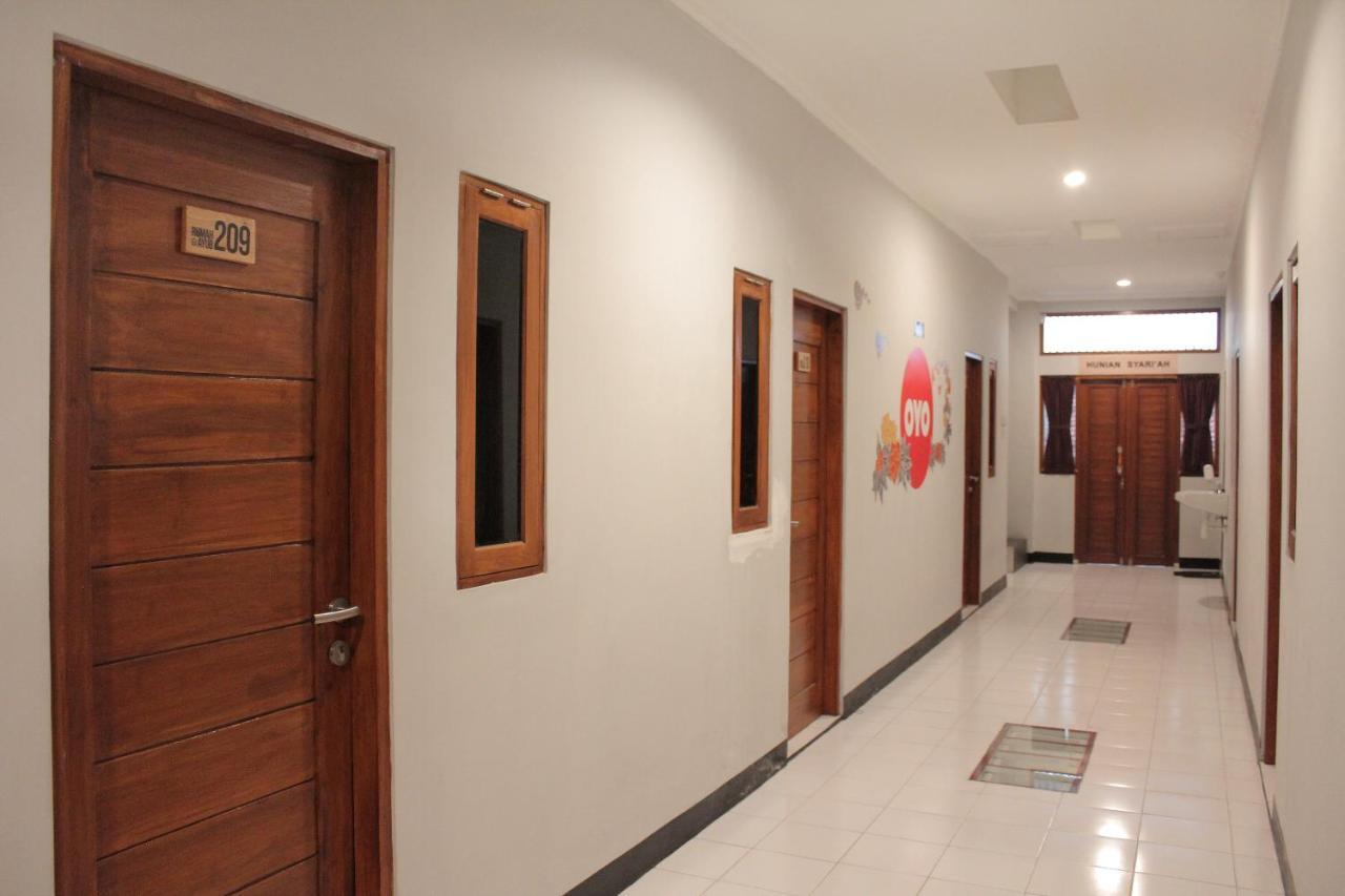 OYO 121 Rumah Ayub Syariah Hotel Jakarta Bagian luar foto