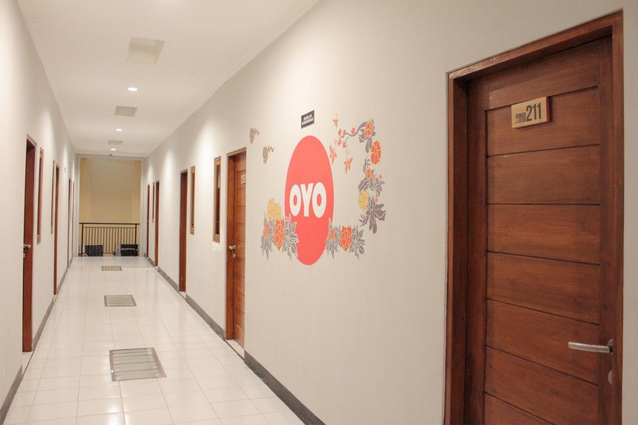 OYO 121 Rumah Ayub Syariah Hotel Jakarta Bagian luar foto