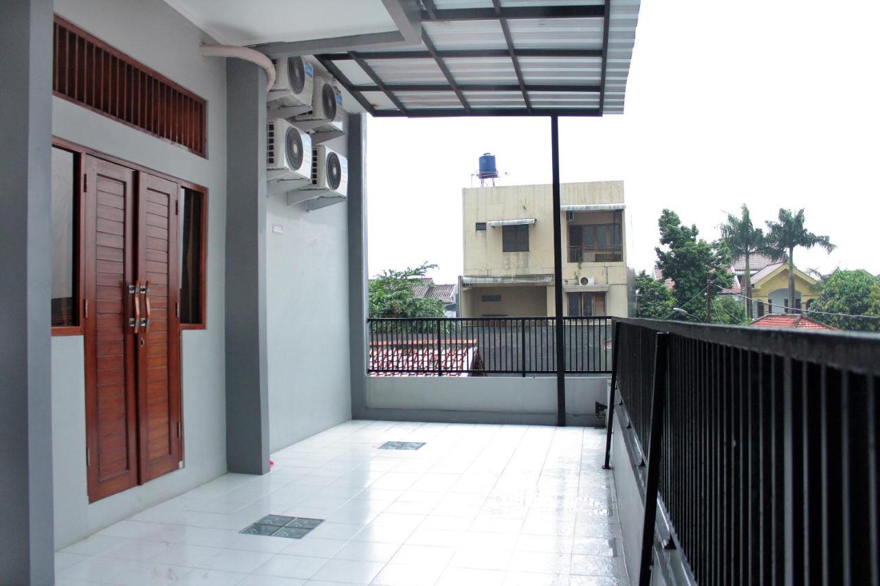 OYO 121 Rumah Ayub Syariah Hotel Jakarta Bagian luar foto